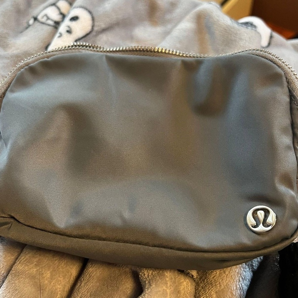 lululemon OG everywhere belt bag
